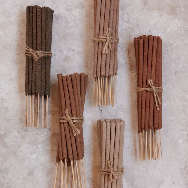 Set aus natürlichen Räucherstäbchen